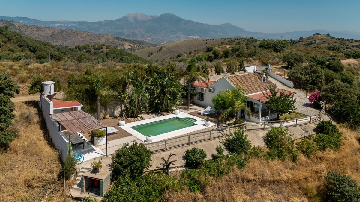 Se vende Finca - Cortijo de 2 dormitorios en Costa Del Sol, Málaga, España