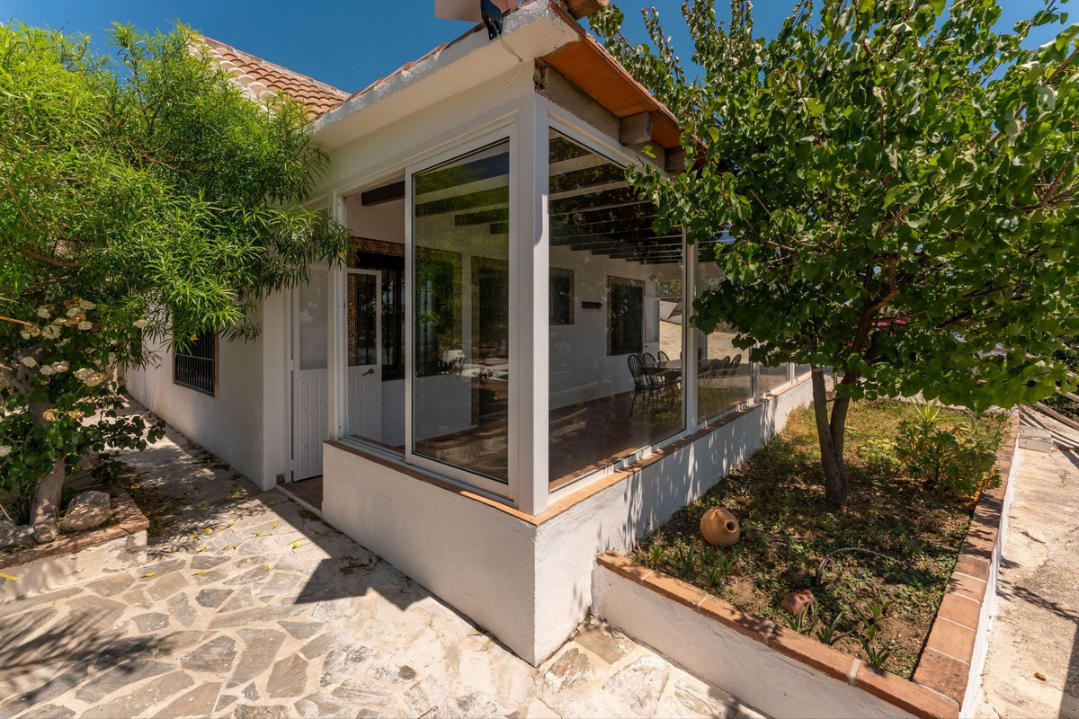 Se vende Finca - Cortijo de 2 dormitorios en Costa Del Sol, Málaga, España