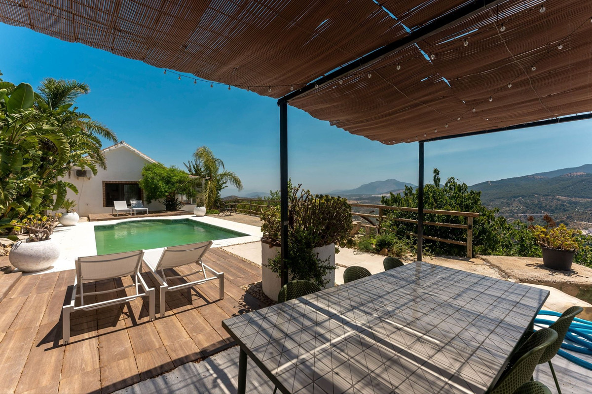 Se vende Finca - Cortijo de 2 dormitorios en Costa Del Sol, Málaga, España