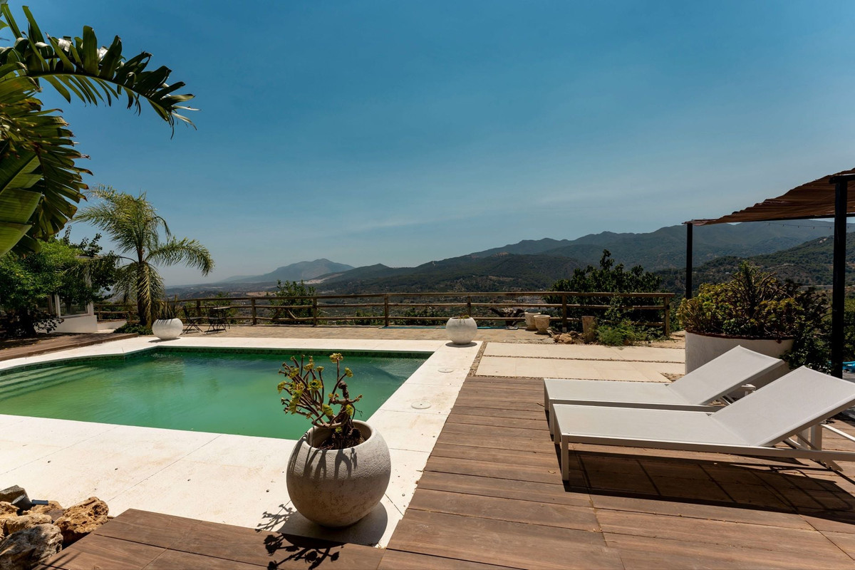 Se vende Finca - Cortijo de 2 dormitorios en Costa Del Sol, Málaga, España