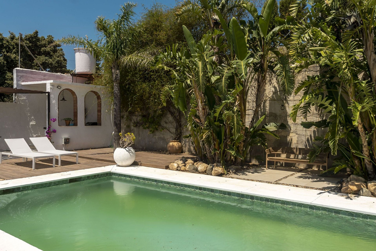 Se vende Finca - Cortijo de 2 dormitorios en Costa Del Sol, Málaga, España