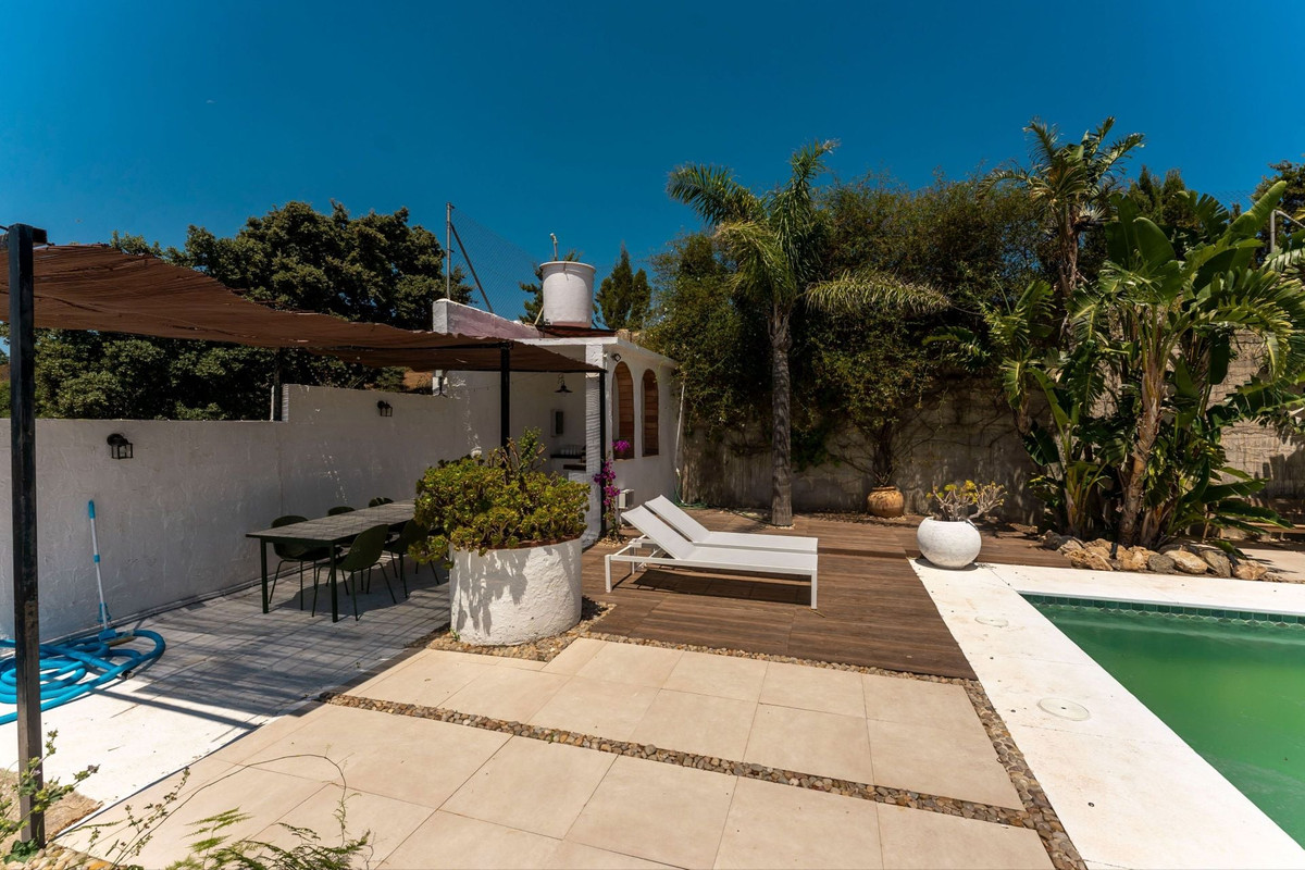 Se vende Finca - Cortijo de 2 dormitorios en Costa Del Sol, Málaga, España