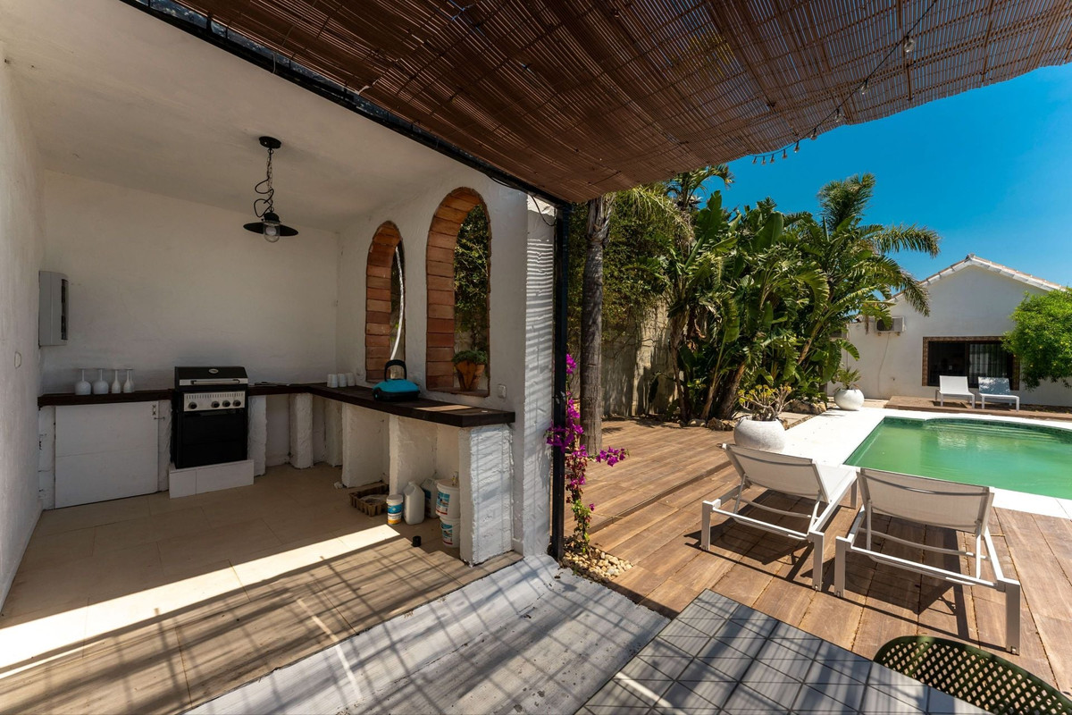 Se vende Finca - Cortijo de 2 dormitorios en Costa Del Sol, Málaga, España