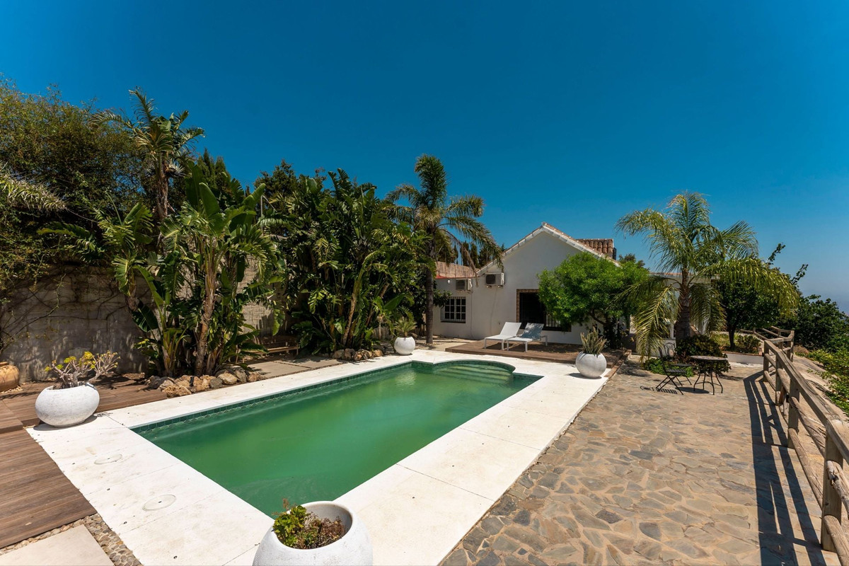 Se vende Finca - Cortijo de 2 dormitorios en Costa Del Sol, Málaga, España