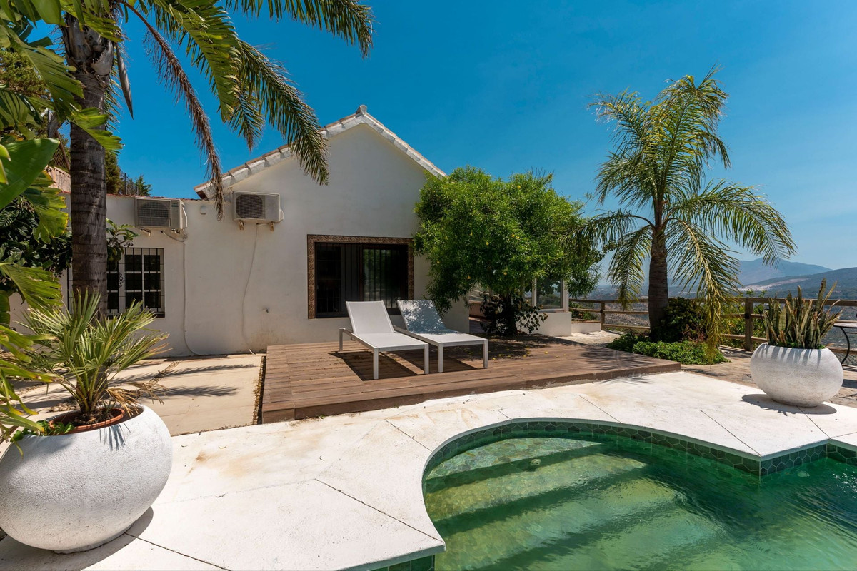 Se vende Finca - Cortijo de 2 dormitorios en Costa Del Sol, Málaga, España