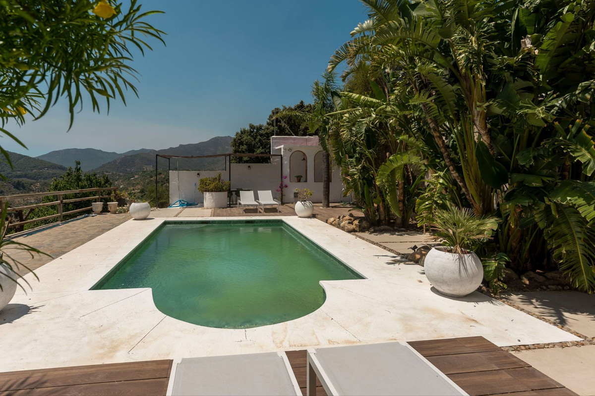 Se vende Finca - Cortijo de 2 dormitorios en Costa Del Sol, Málaga, España