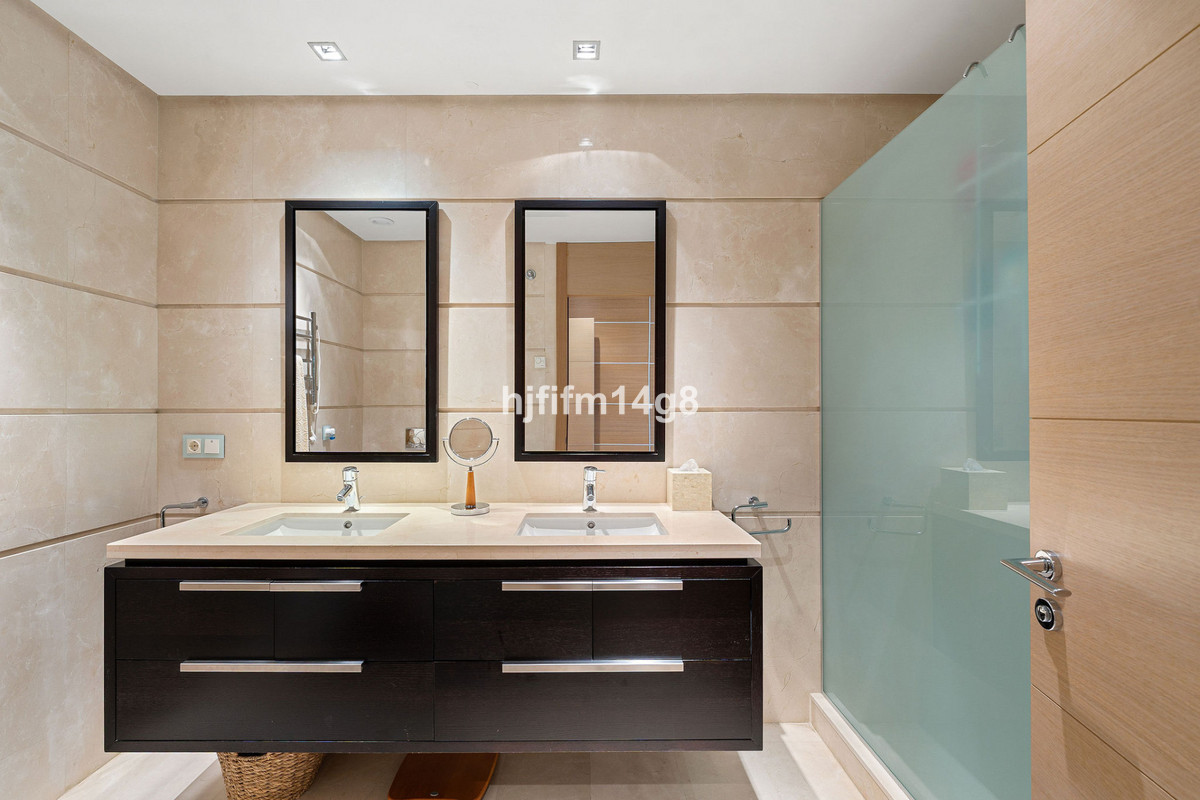 2 Bed Apartment for sale in Benahavís Costa Del Sol, Málaga, Spain