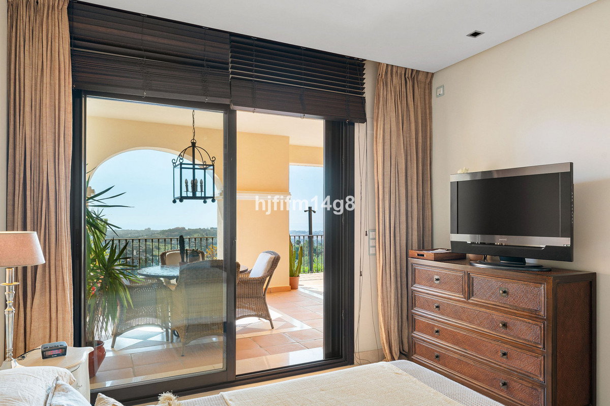 2 Bed Apartment for sale in Benahavís Costa Del Sol, Málaga, Spain