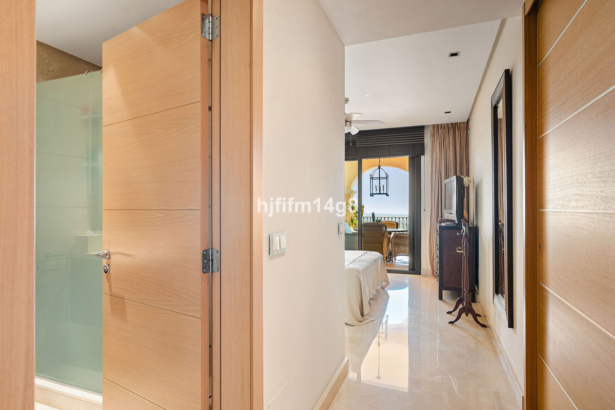 2 Bed Apartment for sale in Benahavís Costa Del Sol, Málaga, Spain