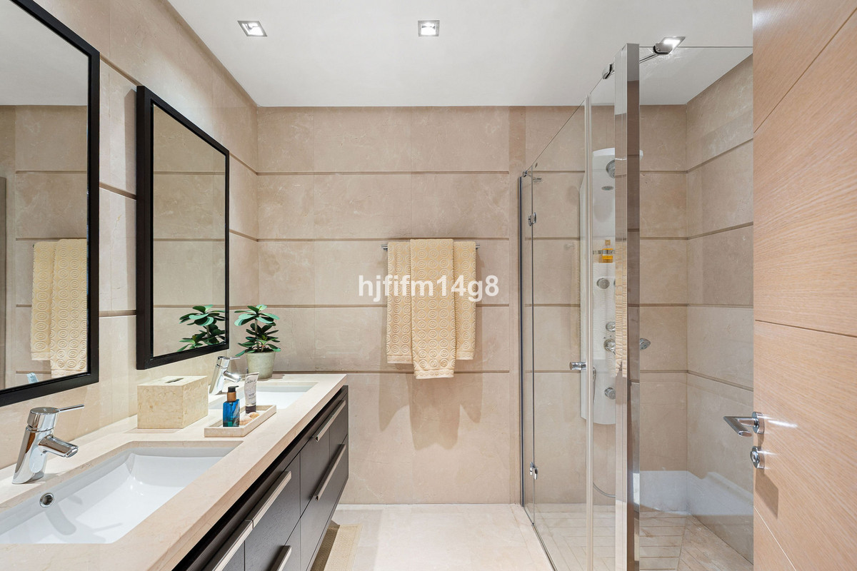 2 Bed Apartment for sale in Benahavís Costa Del Sol, Málaga, Spain