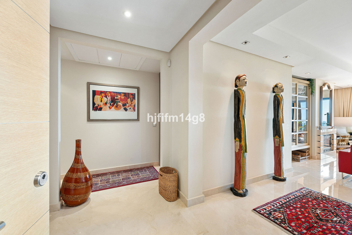 2 Bed Apartment for sale in Benahavís Costa Del Sol, Málaga, Spain