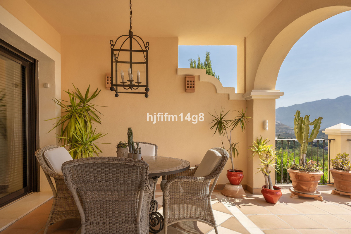 2 Bed Apartment for sale in Benahavís Costa Del Sol, Málaga, Spain