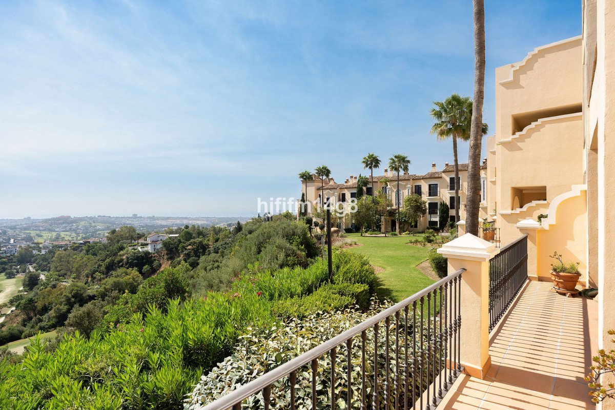 2 Bed Apartment for sale in Benahavís Costa Del Sol, Málaga, Spain