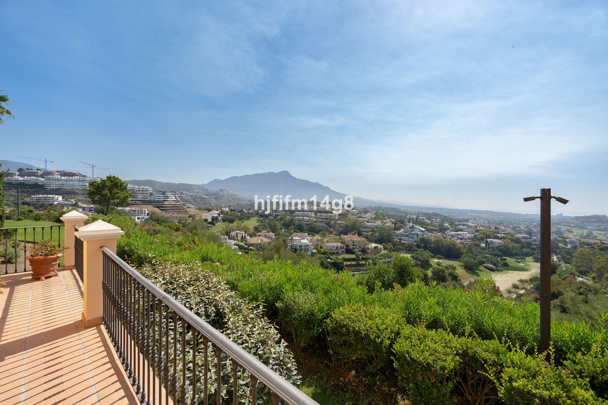 2 Bed Apartment for sale in Benahavís Costa Del Sol, Málaga, Spain