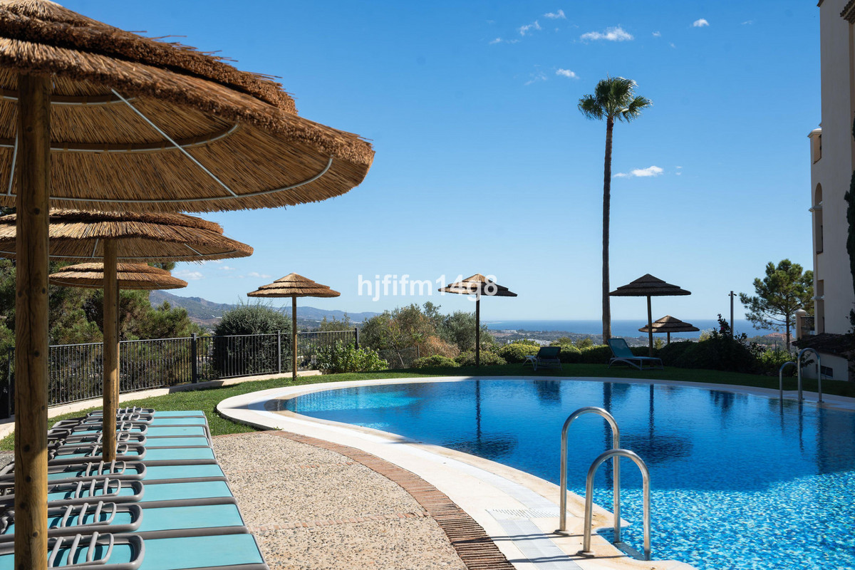 2 Bed Apartment for sale in Benahavís Costa Del Sol, Málaga, Spain