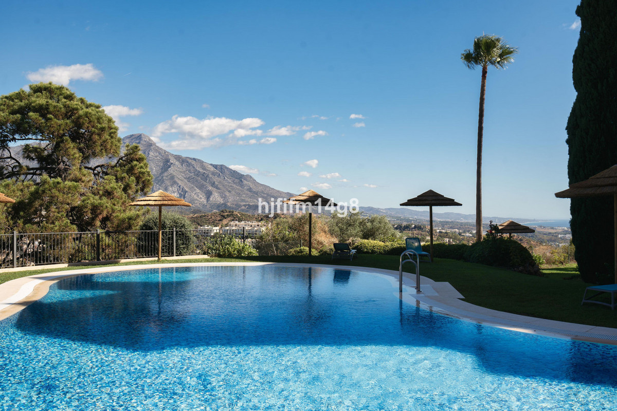 2 Bed Apartment for sale in Benahavís Costa Del Sol, Málaga, Spain