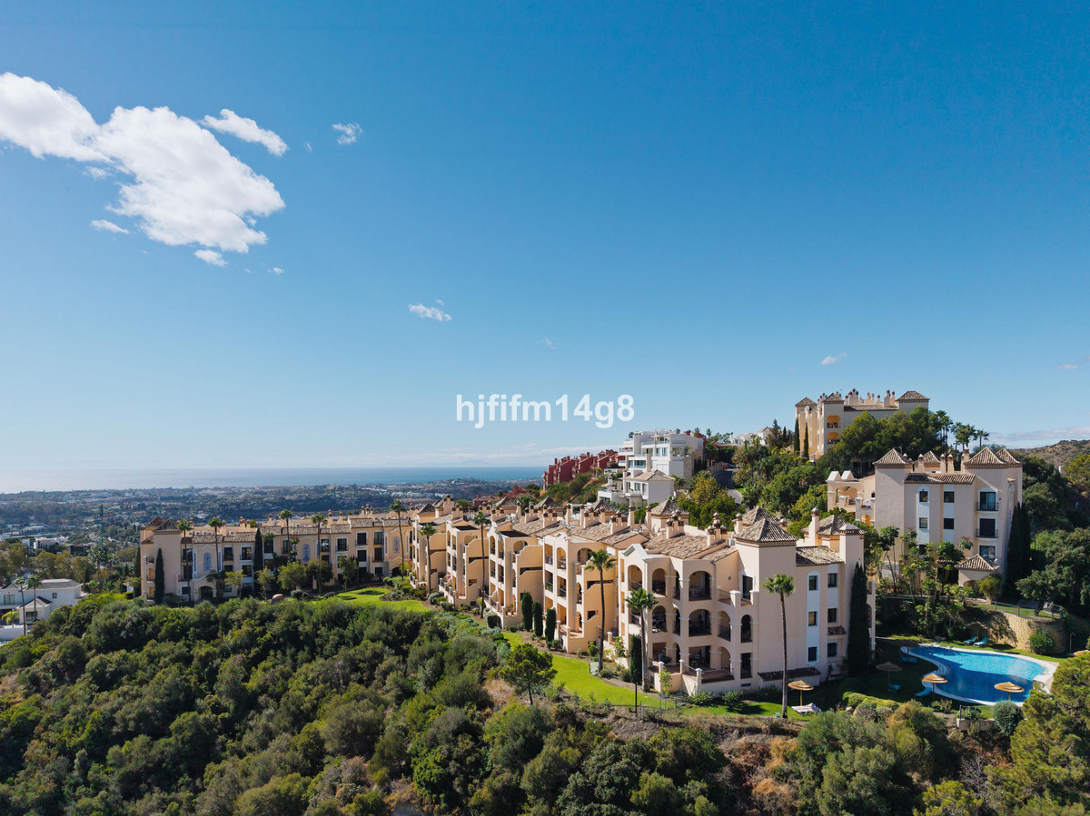 2 Bed Apartment for sale in Benahavís Costa Del Sol, Málaga, Spain