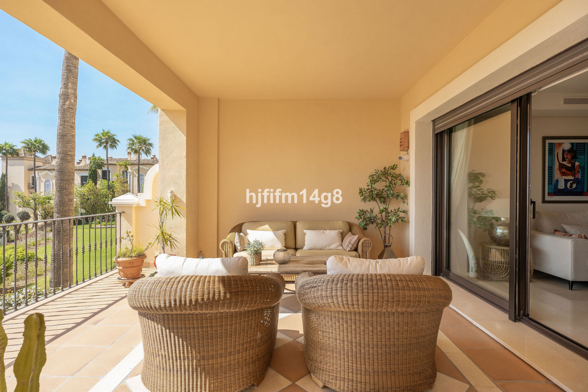 2 Bed Apartment for sale in Benahavís Costa Del Sol, Málaga, Spain