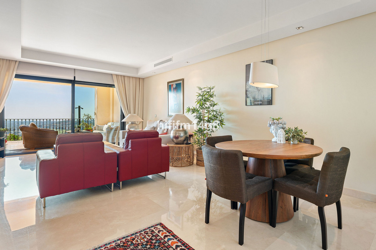 2 Bed Apartment for sale in Benahavís Costa Del Sol, Málaga, Spain