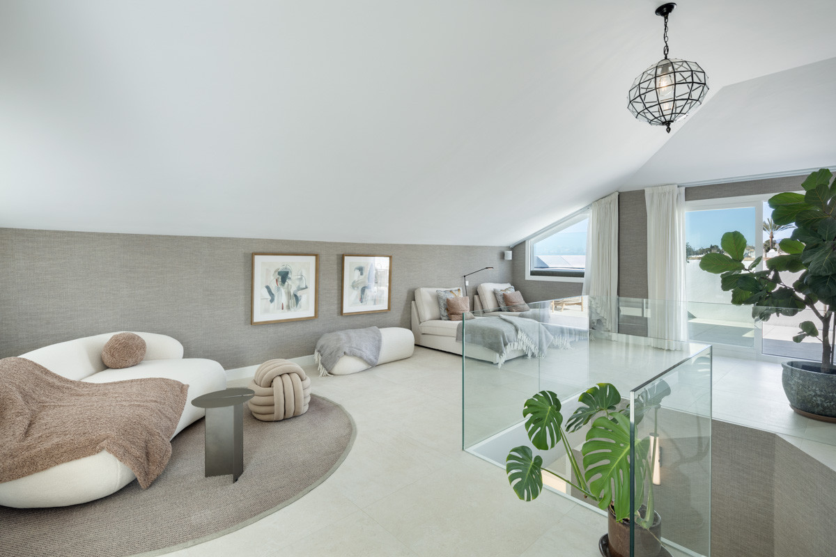 5 Bed Apartment for sale in The Golden Mile Costa Del Sol, Málaga, Spain