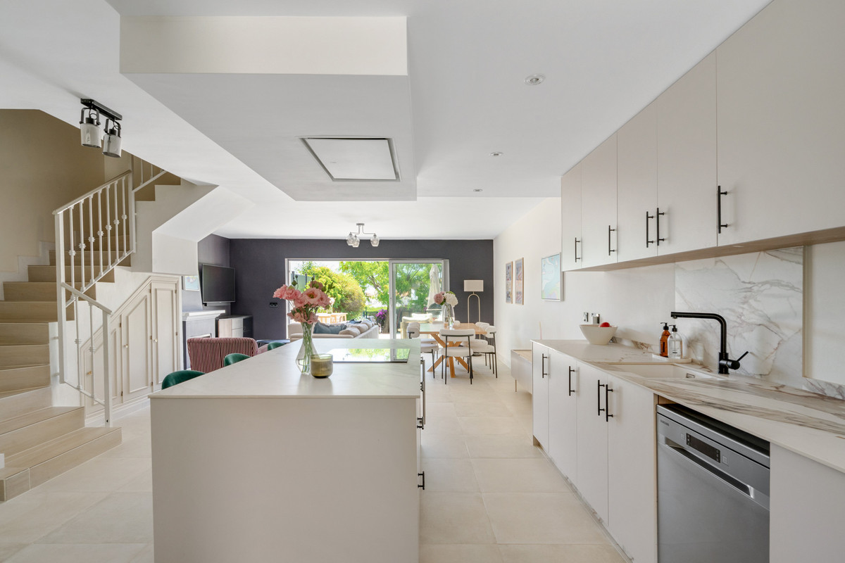 3 Bed Townhouse for sale in Estepona Costa Del Sol, Málaga, Spain