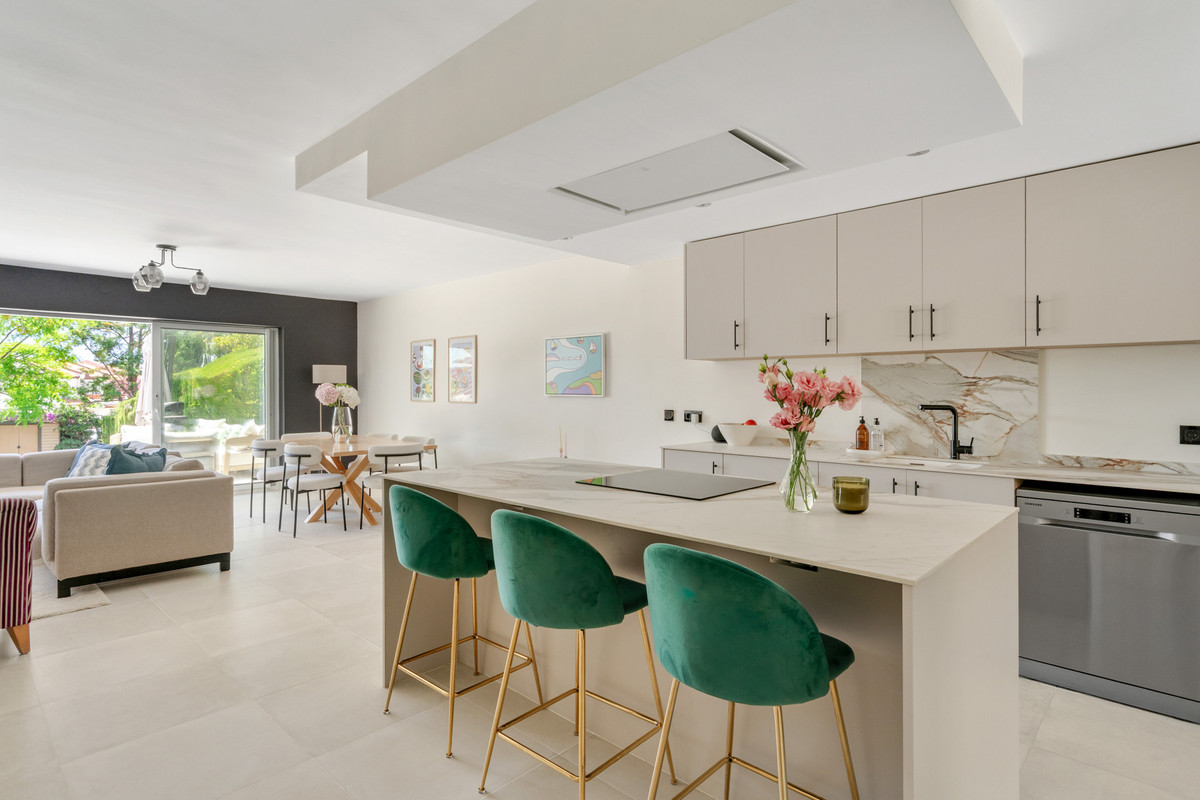 3 Bed Townhouse for sale in Estepona Costa Del Sol, Málaga, Spain