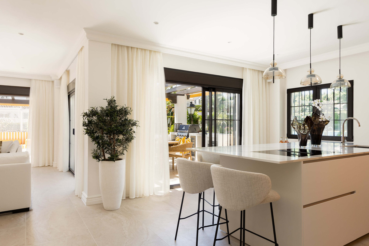 3 Bed Apartment for sale in Nueva Andalucía Costa Del Sol, Málaga, Spain