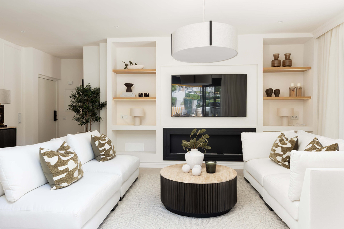 3 Bed Apartment for sale in Nueva Andalucía Costa Del Sol, Málaga, Spain