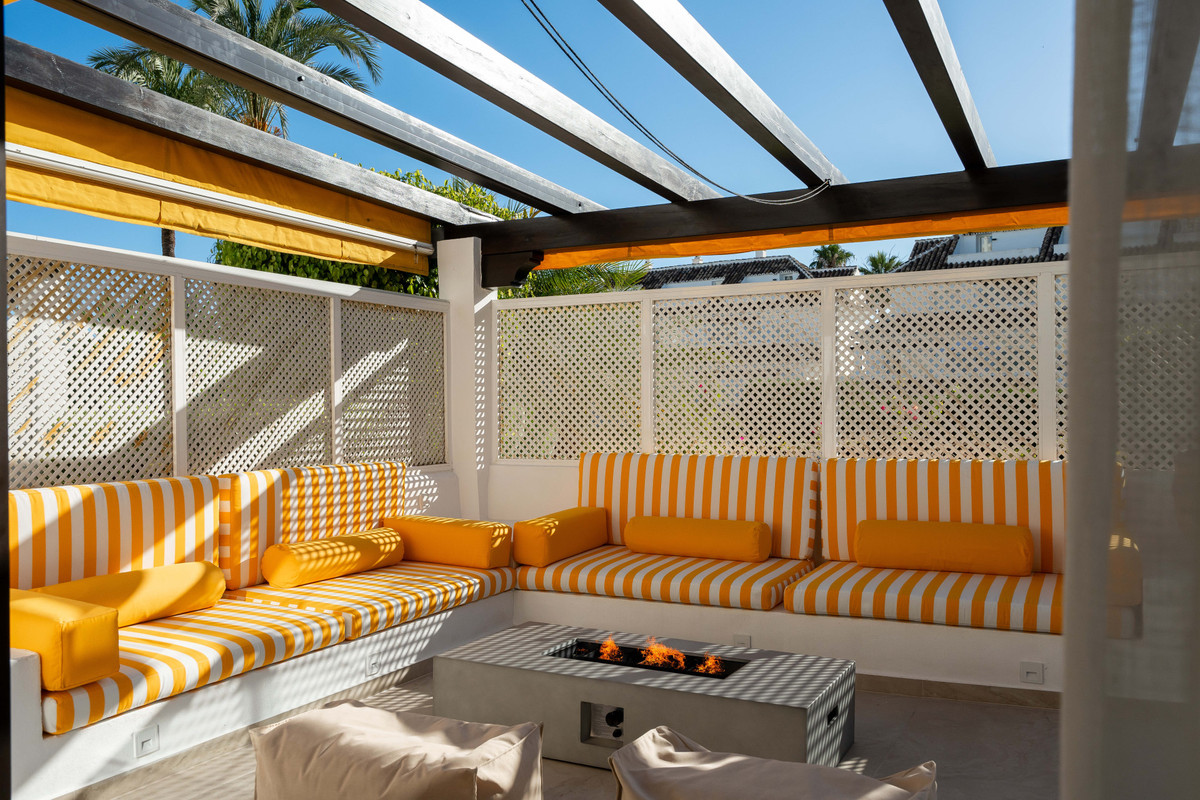 3 Bed Apartment for sale in Nueva Andalucía Costa Del Sol, Málaga, Spain
