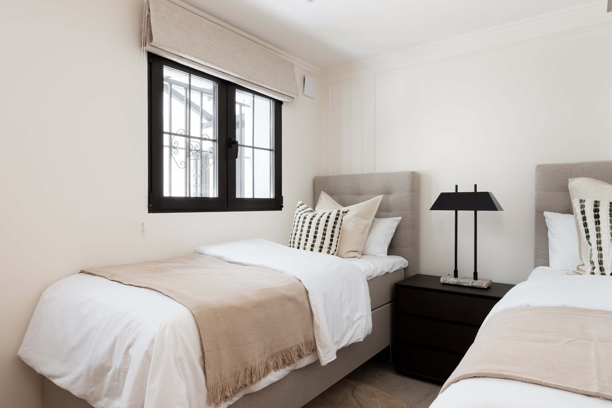 3 Bed Apartment for sale in Nueva Andalucía Costa Del Sol, Málaga, Spain