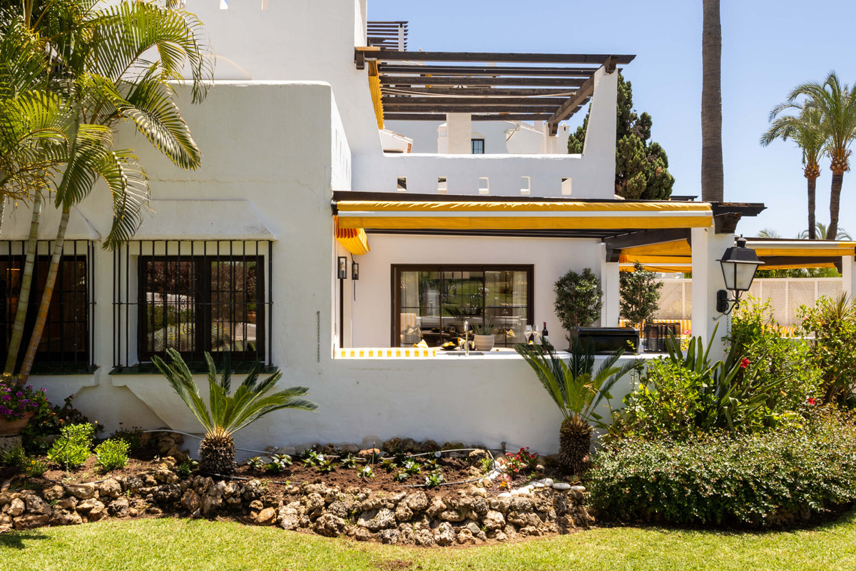 3 Bed Apartment for sale in Nueva Andalucía Costa Del Sol, Málaga, Spain