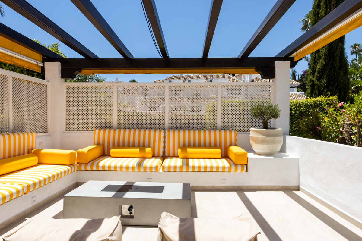 3 Bed Apartment for sale in Nueva Andalucía Costa Del Sol, Málaga, Spain