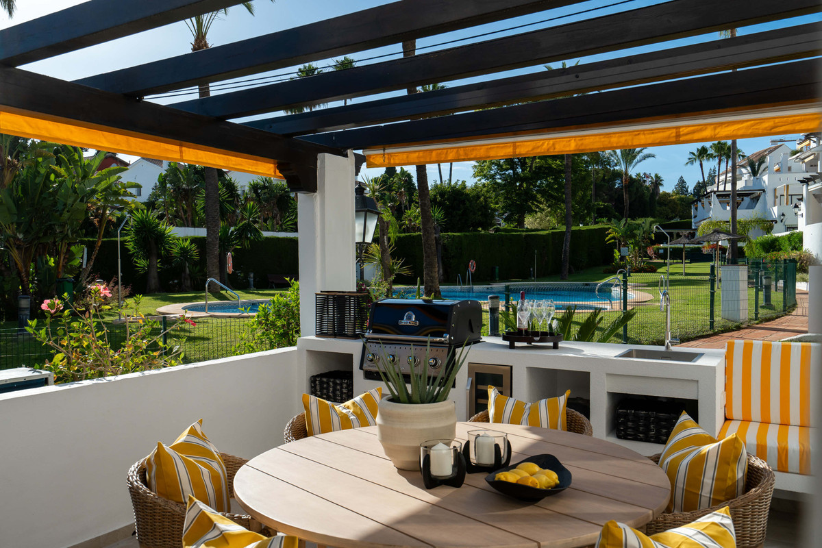 3 Bed Apartment for sale in Nueva Andalucía Costa Del Sol, Málaga, Spain