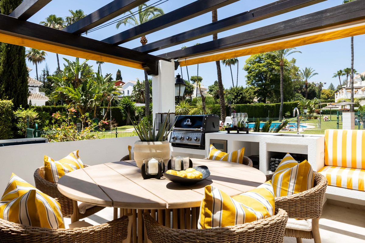 3 Bed Apartment for sale in Nueva Andalucía Costa Del Sol, Málaga, Spain
