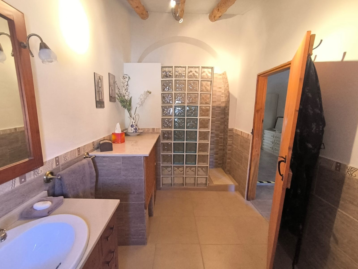 4 Bed Townhouse for sale in Chinorlet Costa Blanca, Alicante, Spain