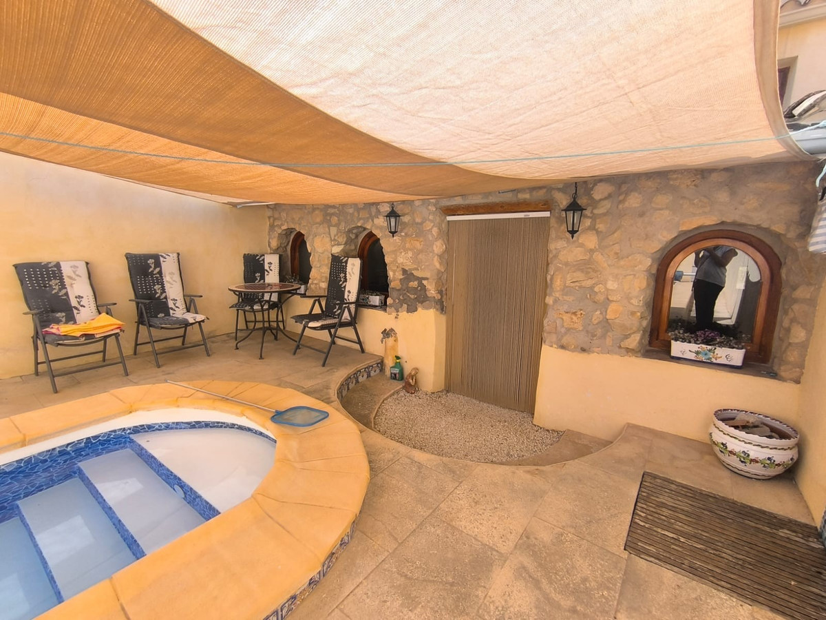 4 Bed Townhouse for sale in Chinorlet Costa Blanca, Alicante, Spain