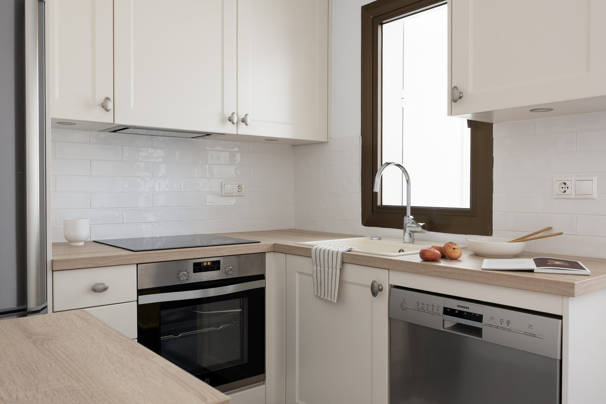 Se vende Apartamento Planta Media de 2 dormitorios en Costa Del Sol, Málaga, España