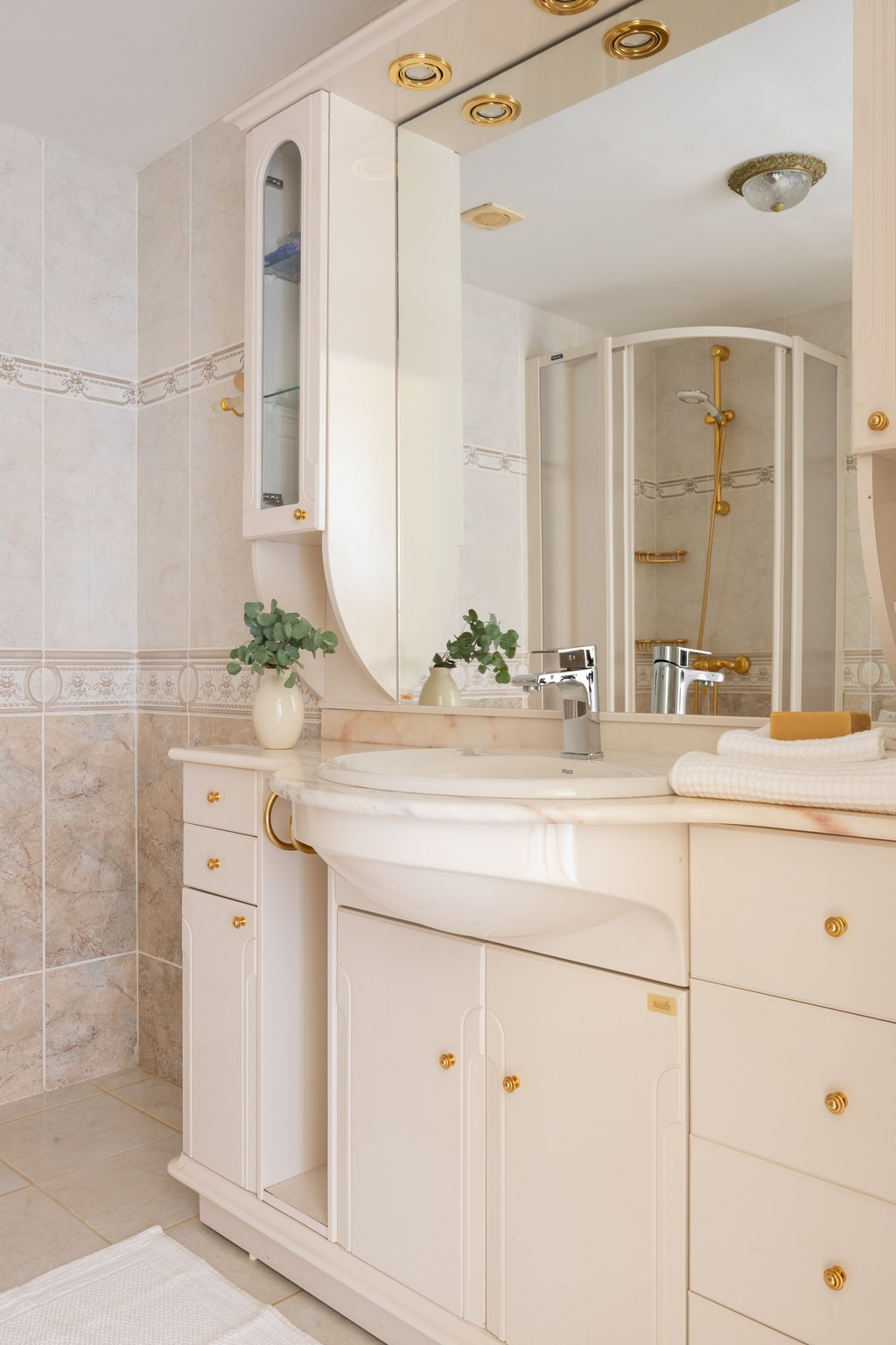 Se vende Apartamento Planta Media de 2 dormitorios en Costa Del Sol, Málaga, España