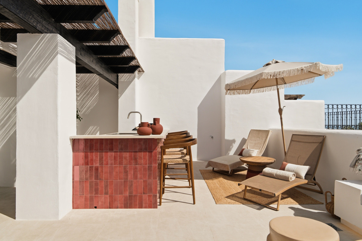 3 Bed Apartment for sale in Benahavís Costa Del Sol, Málaga, Spain