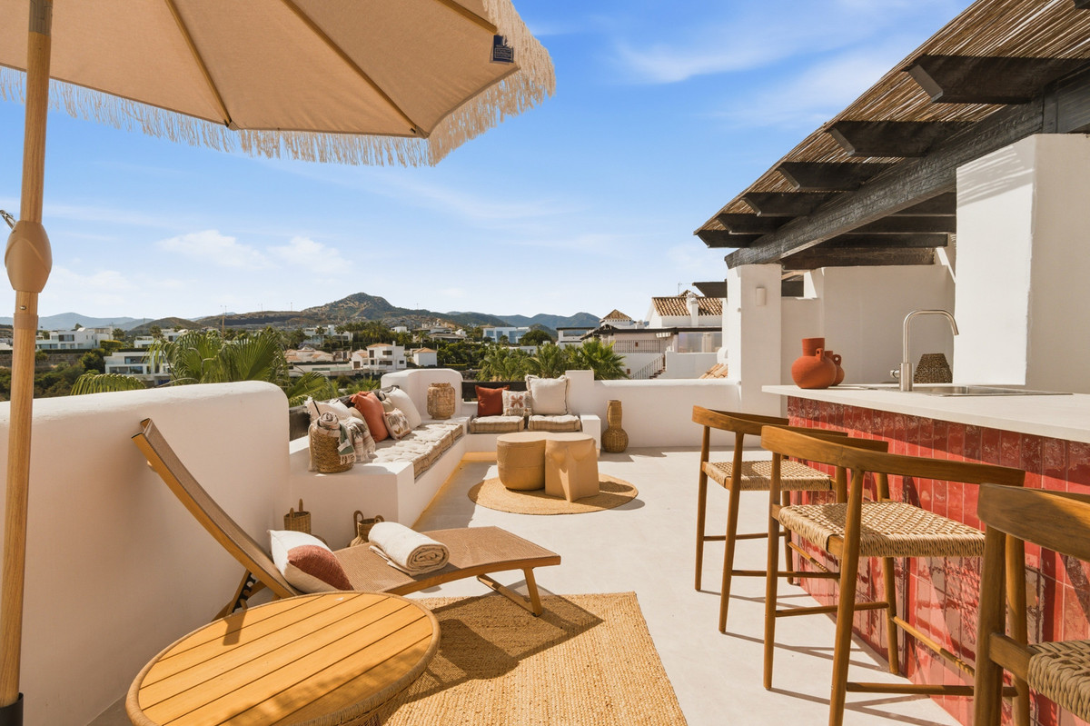 3 Bed Apartment for sale in Benahavís Costa Del Sol, Málaga, Spain
