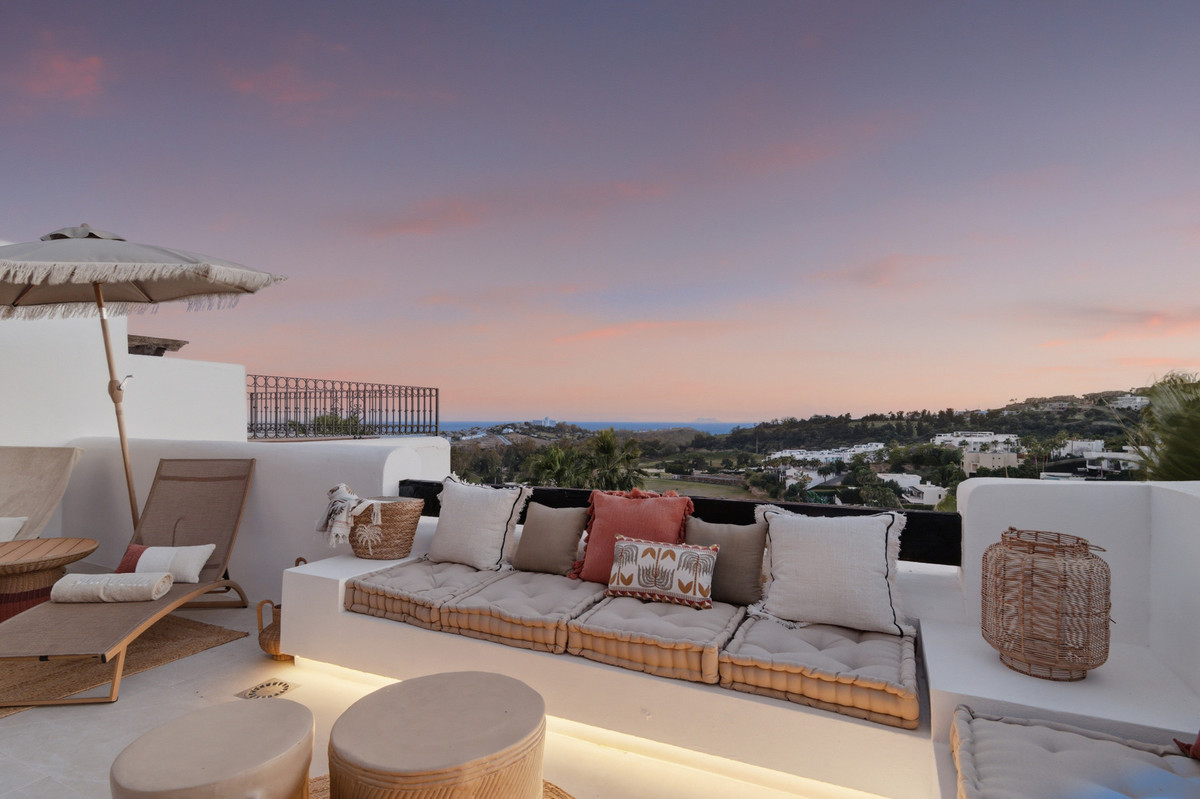 3 Bed Apartment for sale in Benahavís Costa Del Sol, Málaga, Spain