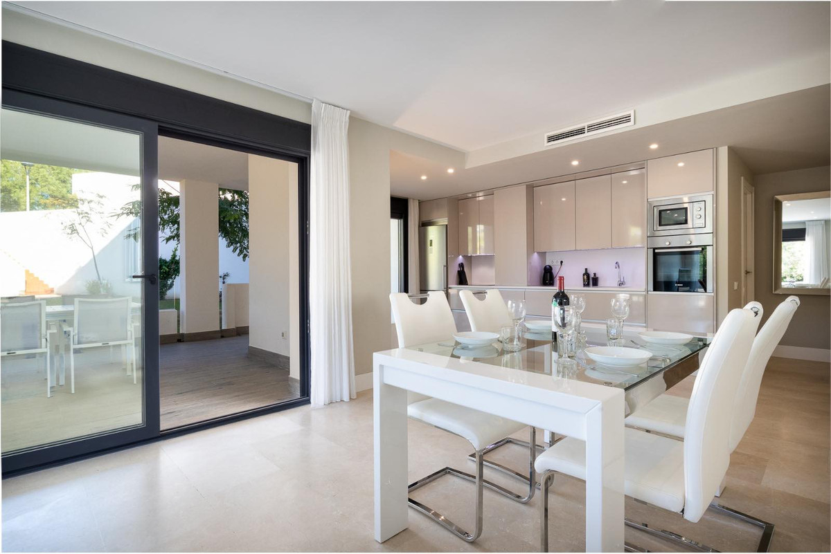 Se vende Apartamento Planta Baja de 2 dormitorios en Costa Del Sol, Málaga, España