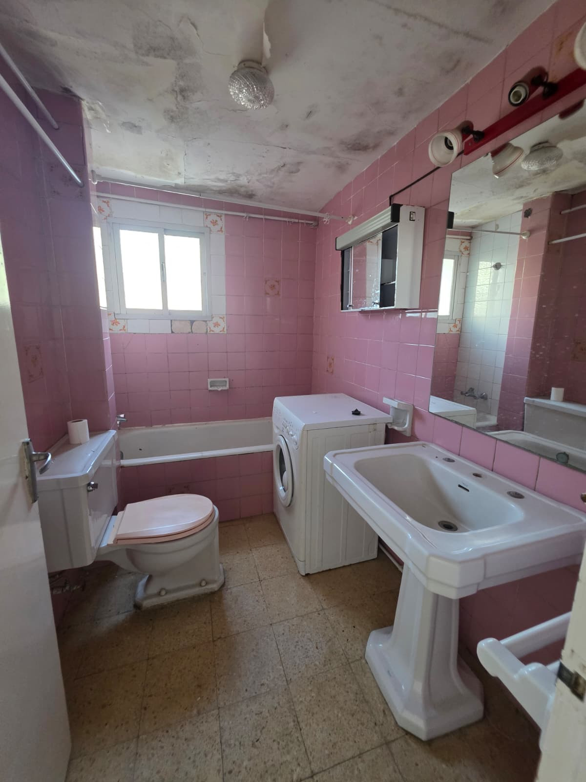 2 Bed Apartment for sale in The Golden Mile Costa Del Sol, Málaga, Spain