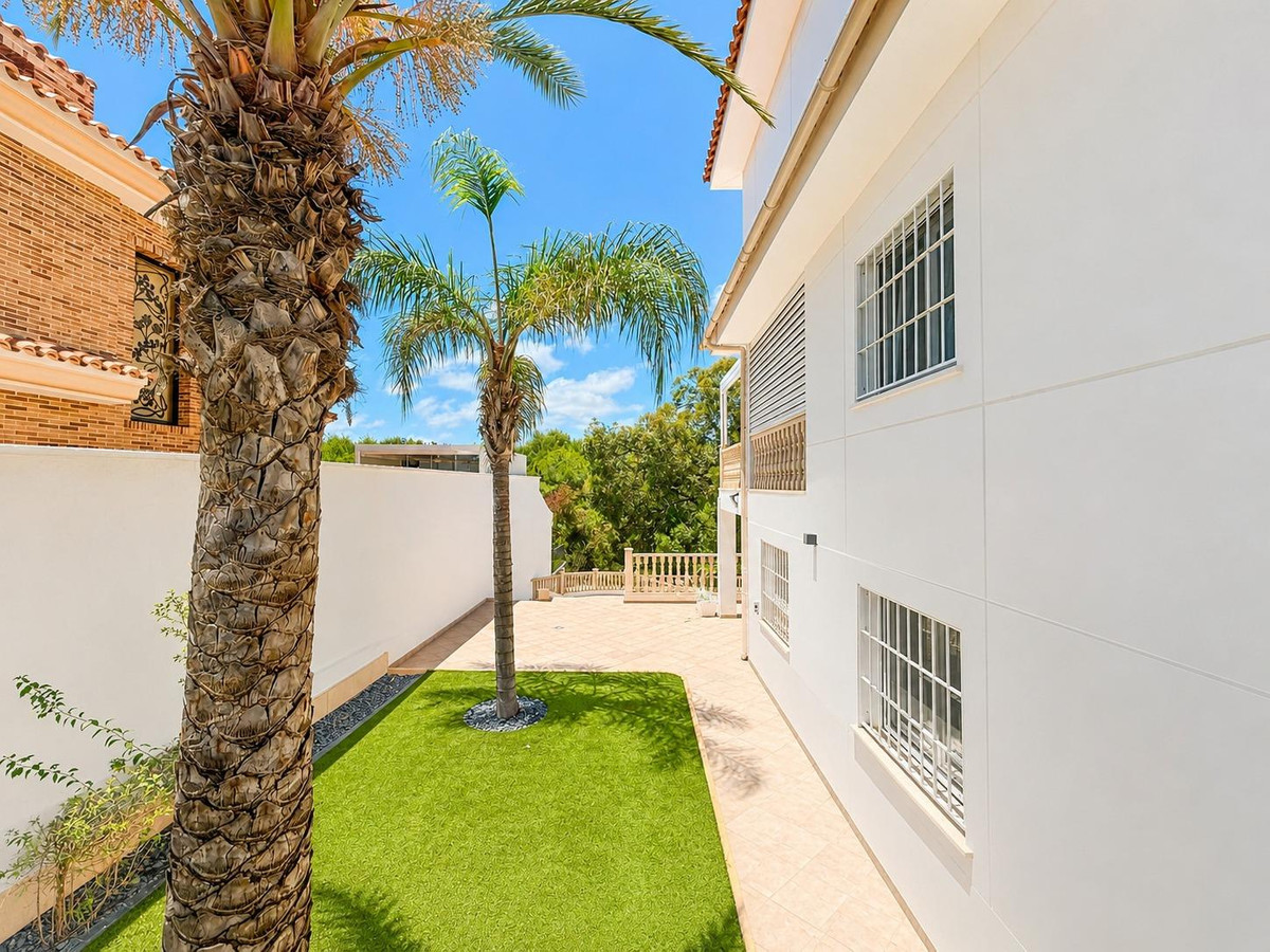 4 Bed Townhouse for sale in Campoamor Costa Blanca, Alicante, Spain