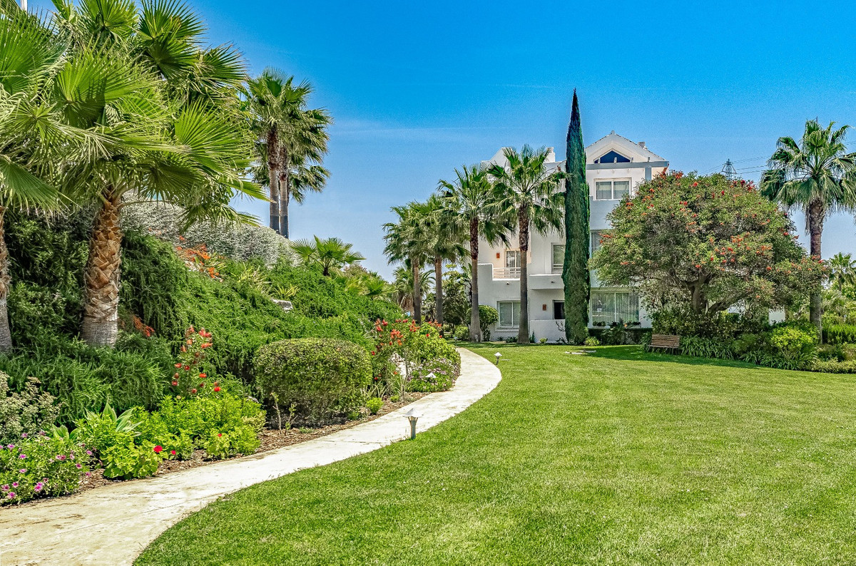 2 Bed Apartment for sale in Casares Costa Del Sol, Málaga, Spain