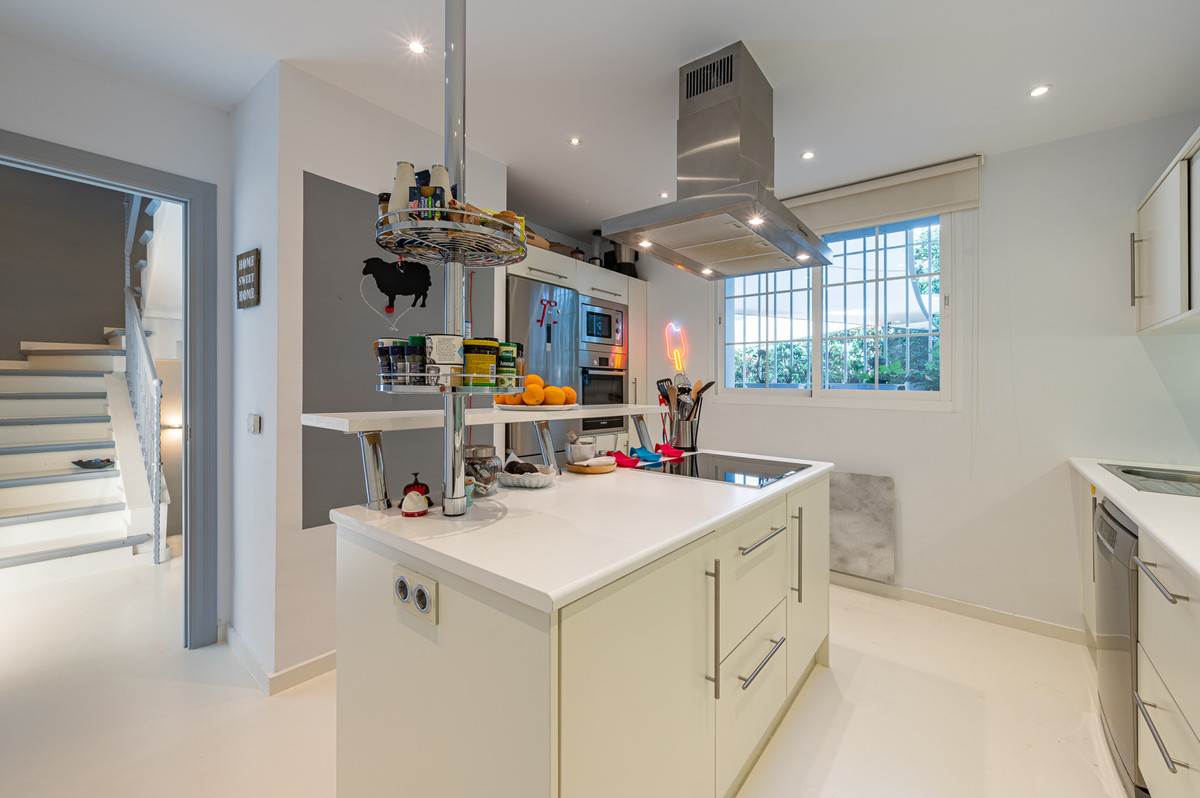 3 Bed Townhouse for sale in The Golden Mile Costa Del Sol, Málaga, Spain