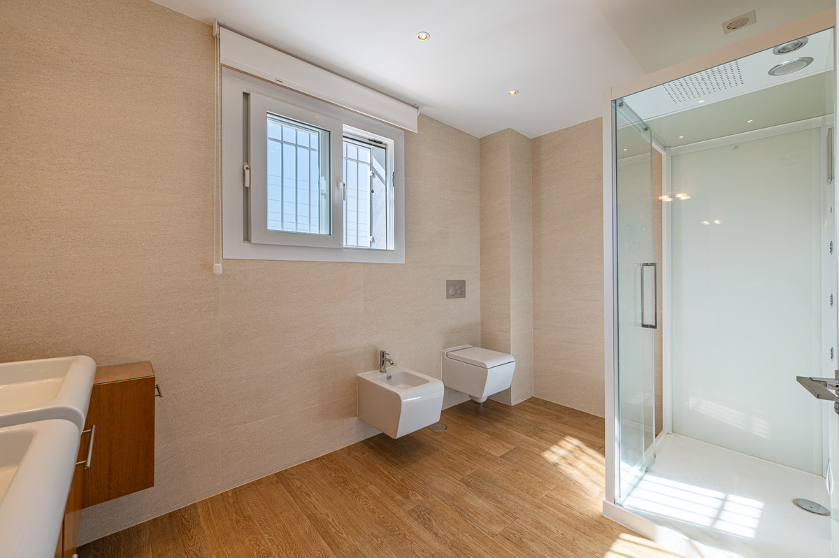 3 Bed Townhouse for sale in The Golden Mile Costa Del Sol, Málaga, Spain