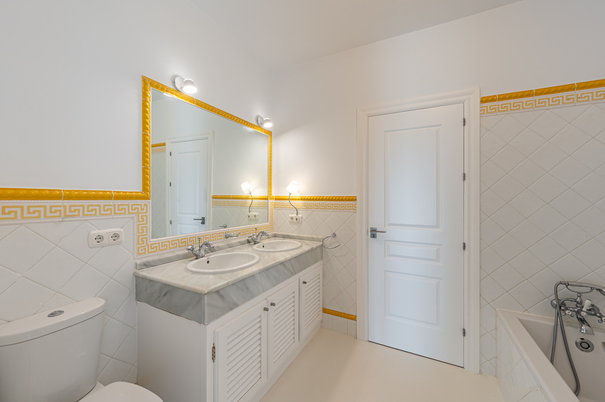 3 Bed Townhouse for sale in The Golden Mile Costa Del Sol, Málaga, Spain