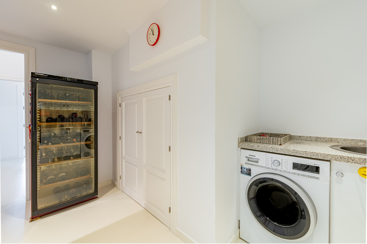 3 Bed Townhouse for sale in The Golden Mile Costa Del Sol, Málaga, Spain