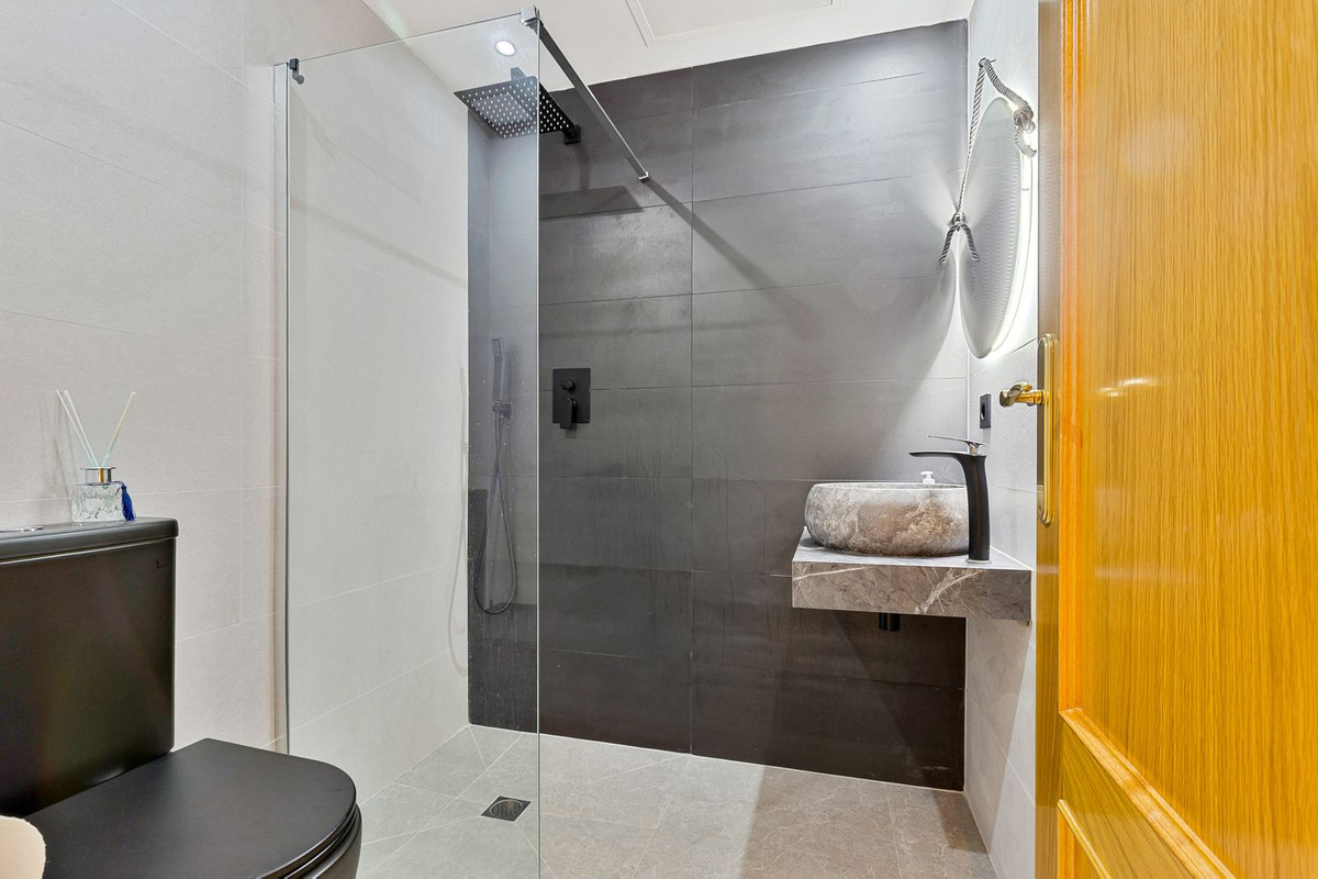 Se vende Apartamento Planta Media de 3 dormitorios en Costa Del Sol, Málaga, España